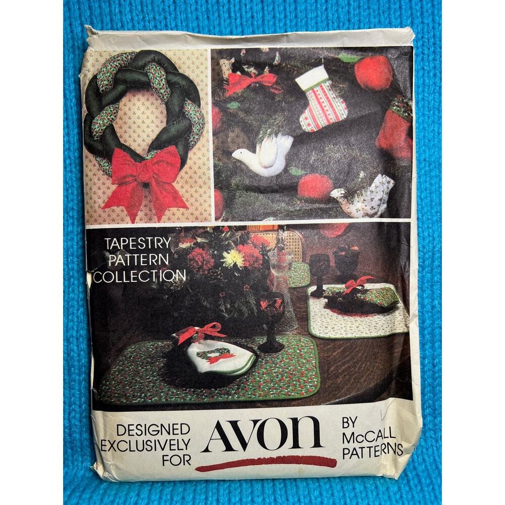 Avon Sewing pattern Christmas crafts stuffed wreath ornaments stocking table